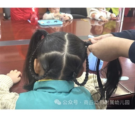 爱在指尖流动 美丽从头开始——商丘市智谷幼儿园保育教师编发技能大赛